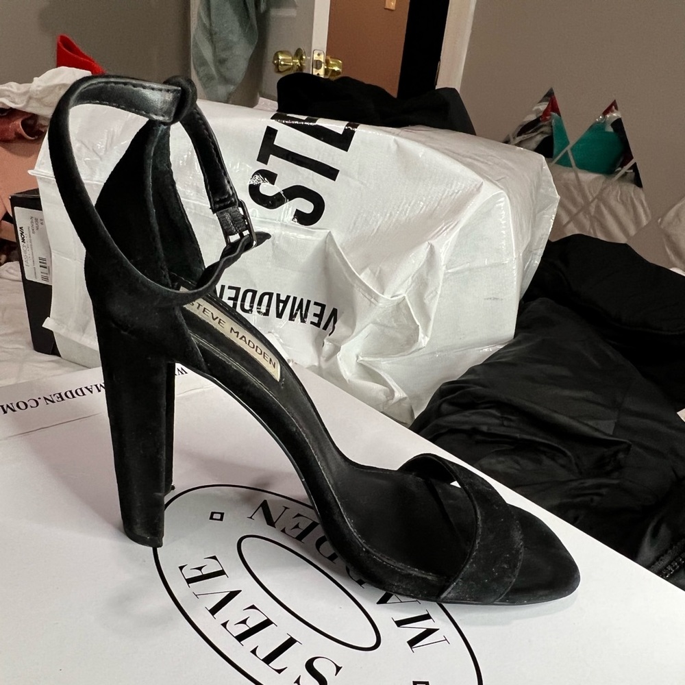 Black conform heels